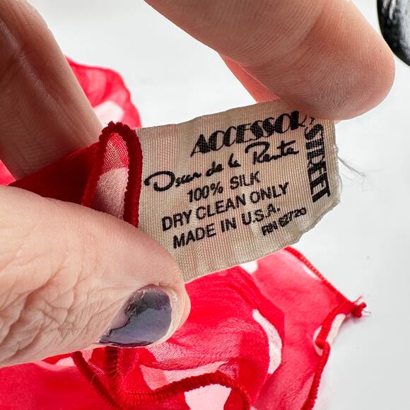 Vintage Accessory Street Oscar De Larenta 100% Silk Pocket Square - Picture 2 of 7